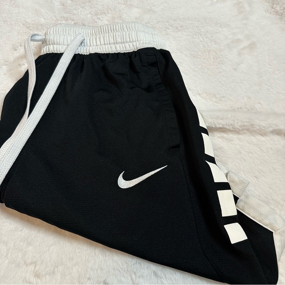 Men’s Small Nike Basketball Shorts - Picture 2 of 7